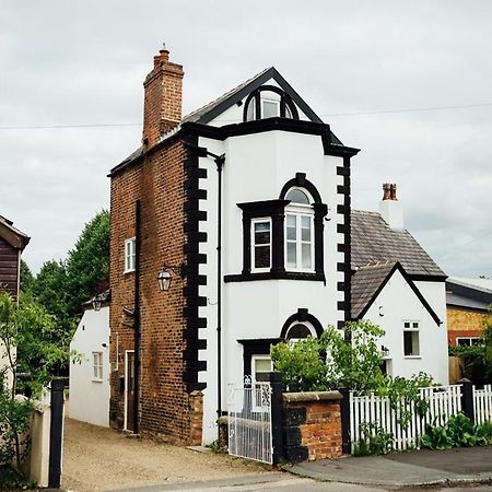 Langs Hall Leyland Buitenkant foto